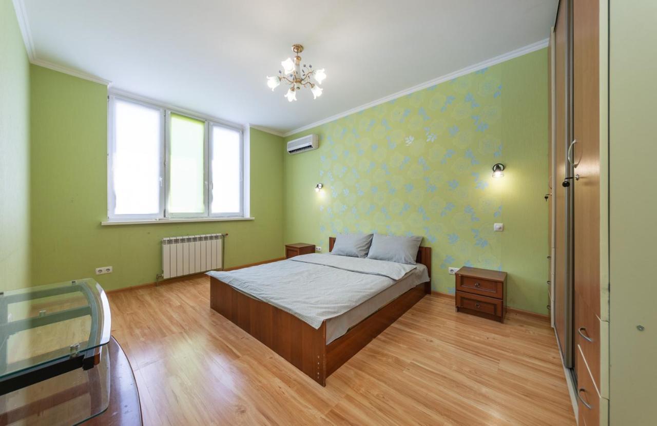 Большая 3 Комнатная На Осокорках Гмирі 2 Kiev Exterior foto